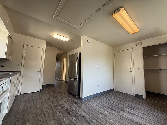3rd image of 292 Catherine St APT 3