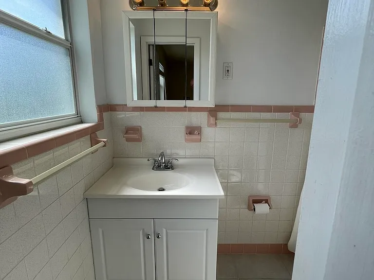 135 Kent Dr — Photo 12