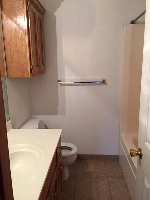 3 bed, 1.5 bath, 1200 sqft, $900 — Photo 2