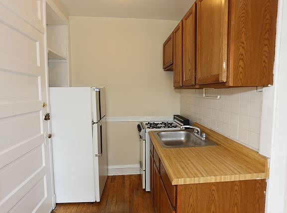 2nd image of 2910 N Mildred Ave APT 3W