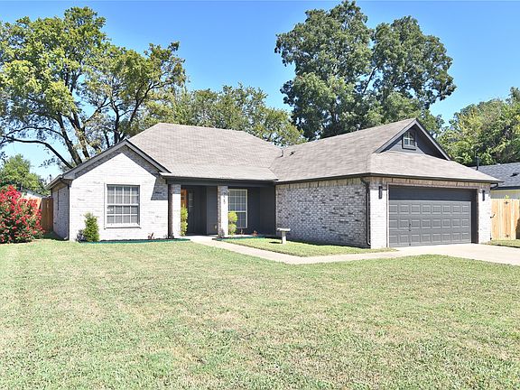 3rd image of 225 E Seminole Pl