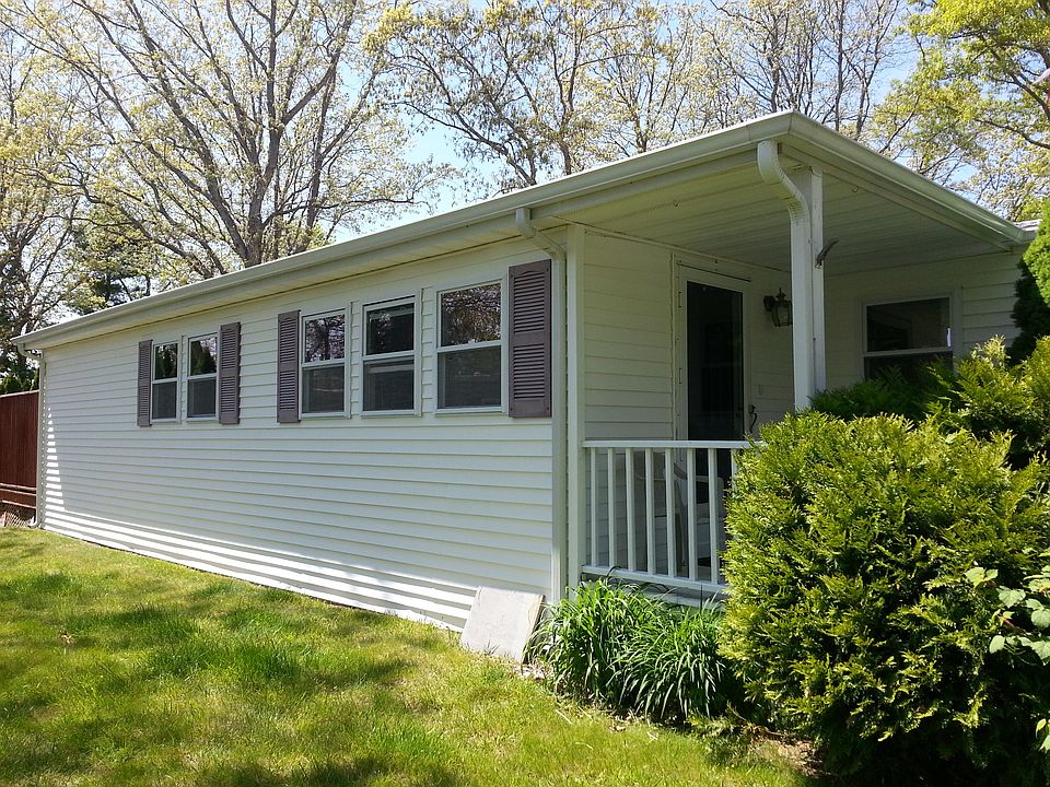 1st image of 703-163 Fresh Pond Ave