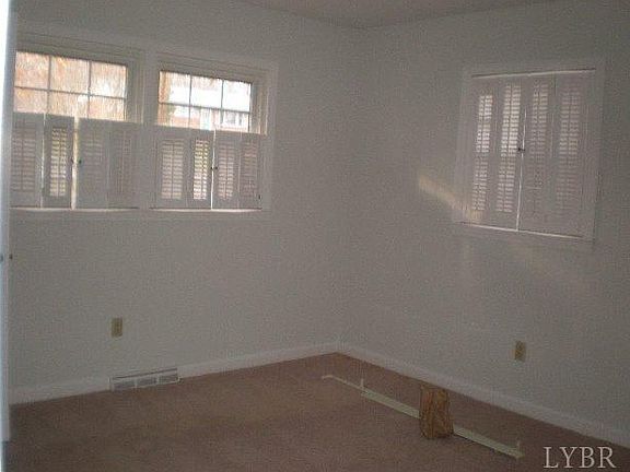 3rd image of 420 Oakwood Dr