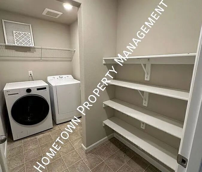 3332 Juno Ct NE — Photo 30