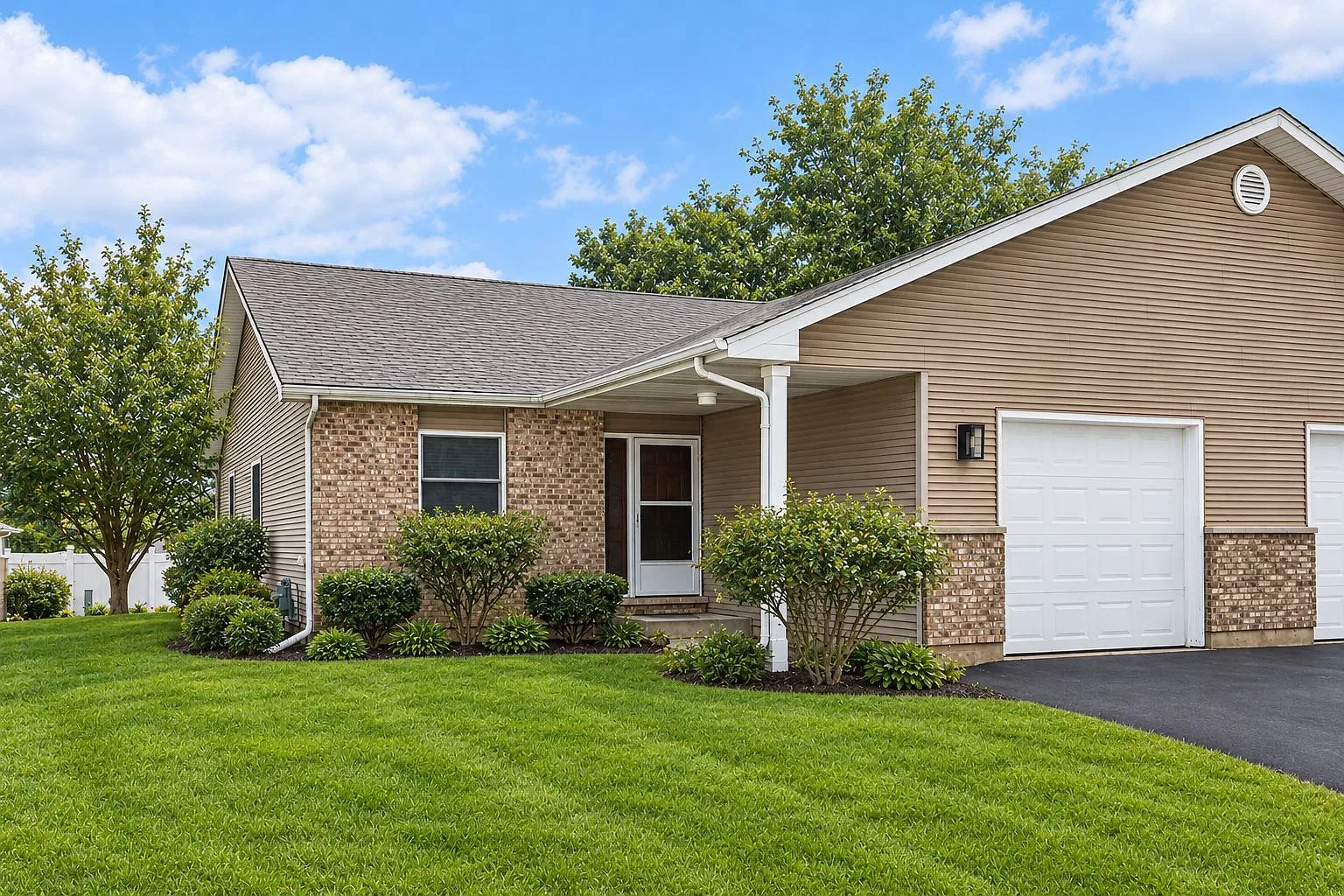 5 bed, 1348 sqft, $2,400 — Photo 1