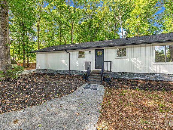 3rd image of 5950 Lake Wylie Rd