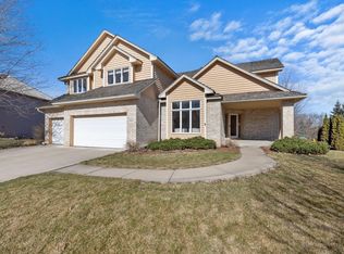3225 Quinwood Ln N, Plymouth, MN 55441
