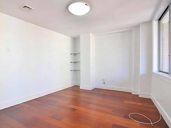 4th image of 123 Baxter St APT 6A