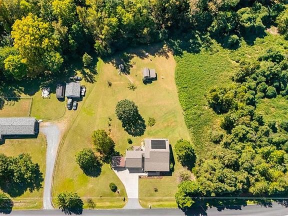 2nd image of 324 Deerfield Country Rd