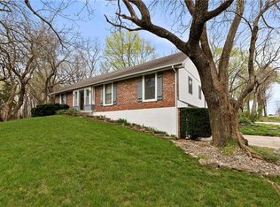 7200 Black Bob Dr, Stilwell, KS 66085