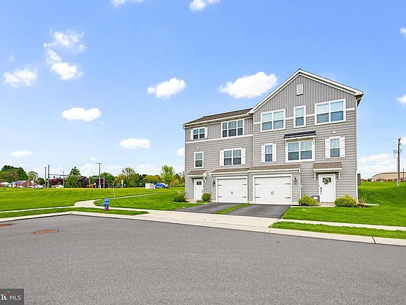 3rd image of 10 Southside Dr