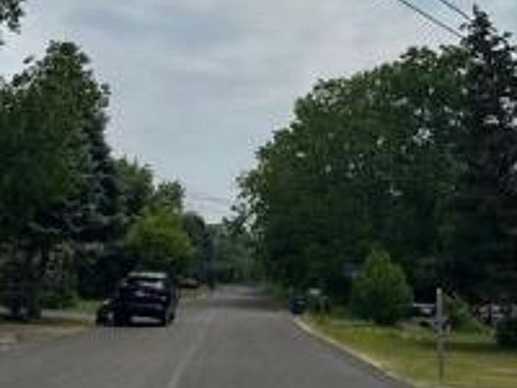 Exterior Neighborhood (street photo)