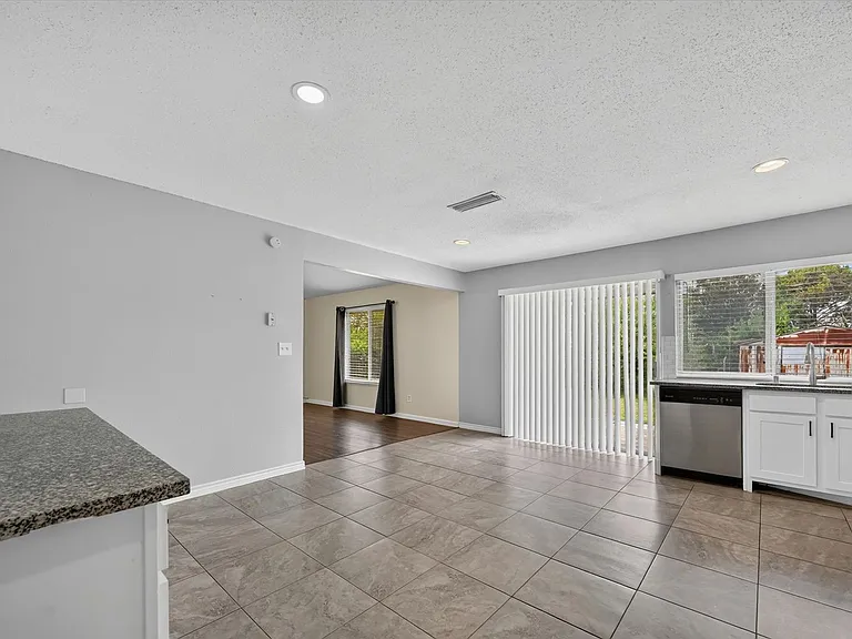 2026 Wedgewood Ln — Photo 7