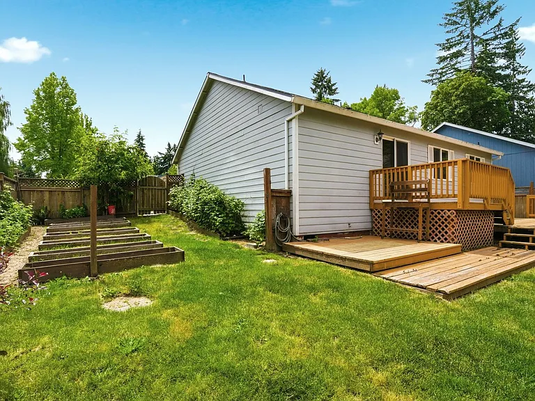 307 NW Angela Ln — Photo 32