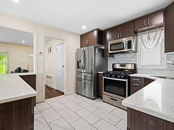 3rd image of 86-29 262nd St