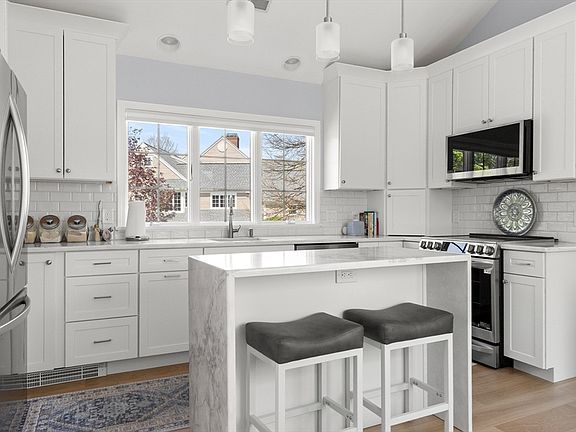 5th image of 61 Great Hill Dr #61