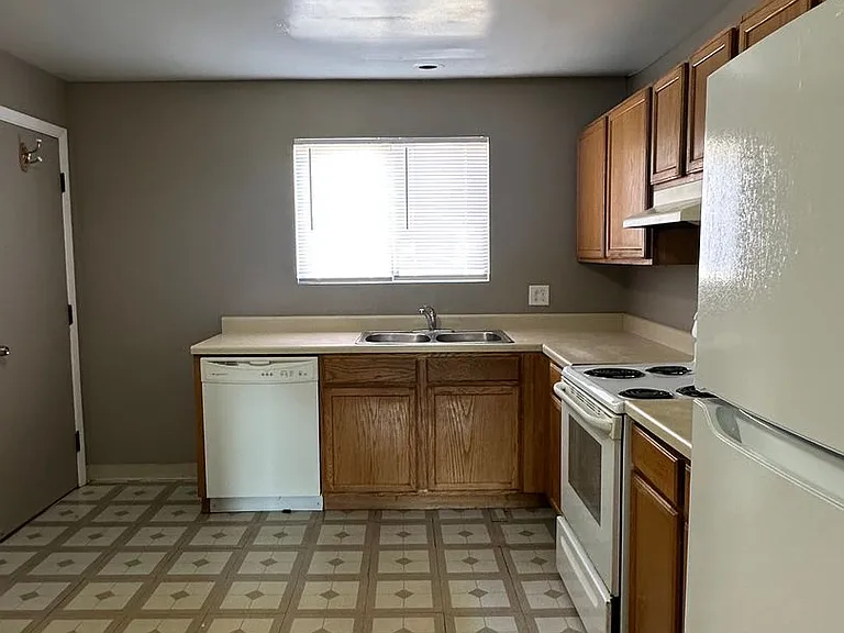 2342 W Nichols Rd — Photo 6