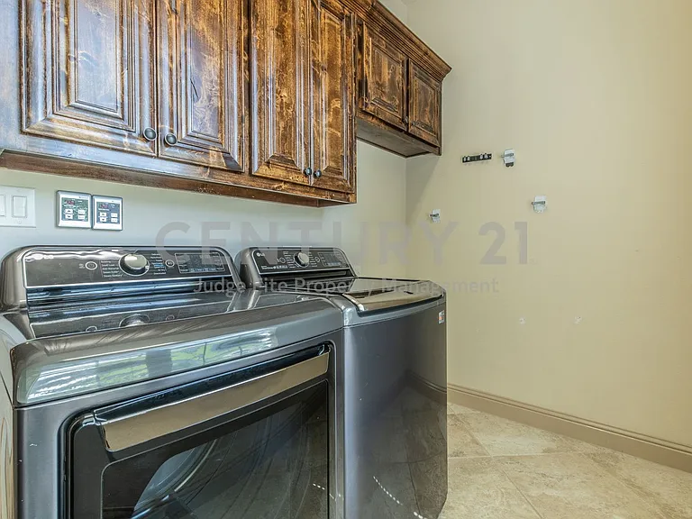 7565 Rawlins Ln — Photo 31