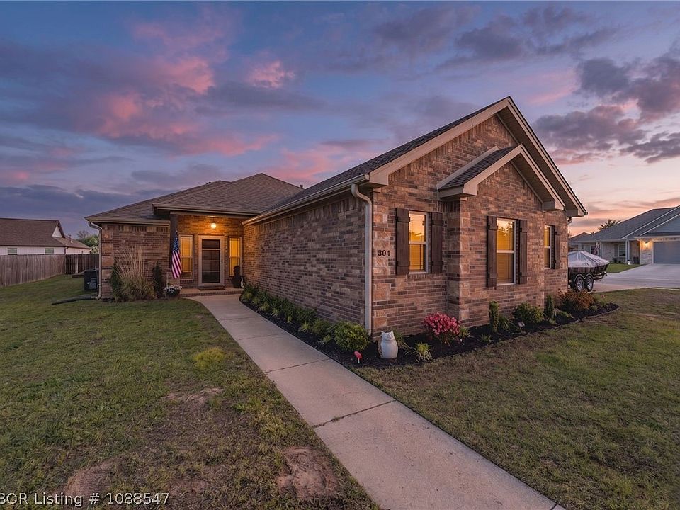 1st image of 304 Rock Cir