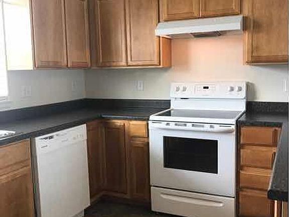 5th image of 1362 Murrlet St