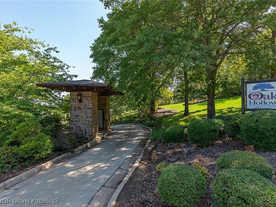 1st image of 4917 Oak Hollow Dr