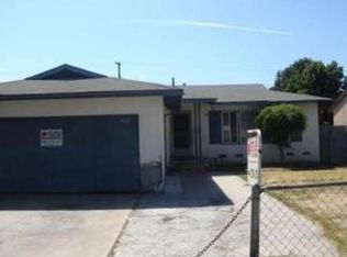 526 S Raitt St, Santa Ana, CA 92703