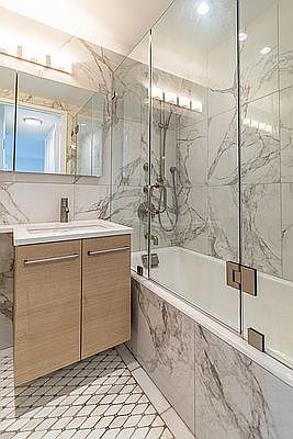 4th image of 429 E 52nd St APT 22A