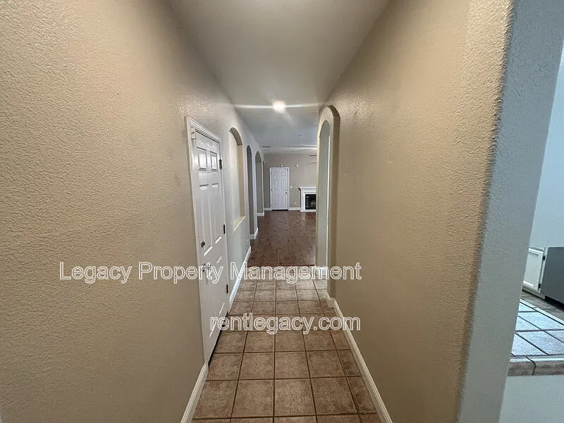 3 bed, 2.0 bath, 1496 sqft, $2,695 — Photo 2