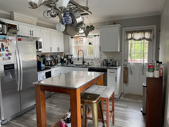 4th image of 523 Burlington Ave