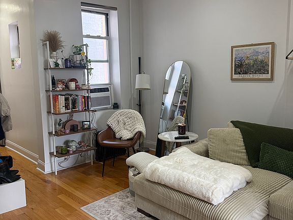 2nd image of 194 Court St APT 10