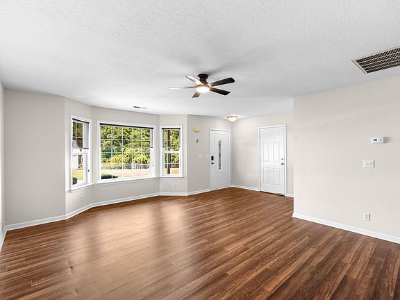 4th image of 400 Panther Ct