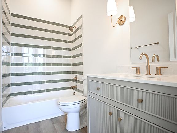 4th image of 2307 Bedford Ave #1