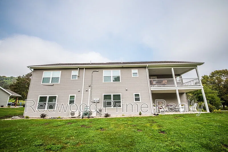 2 bed, 1.0 bath, $1,800 — Photo 2