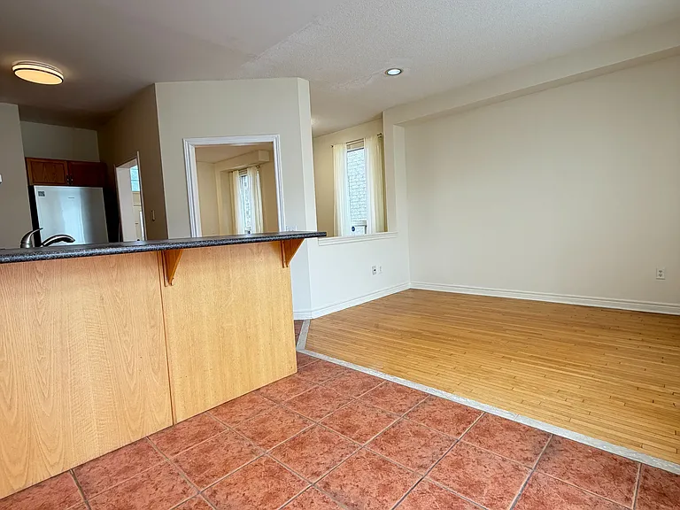 937 Ledbury Cres — Photo 19