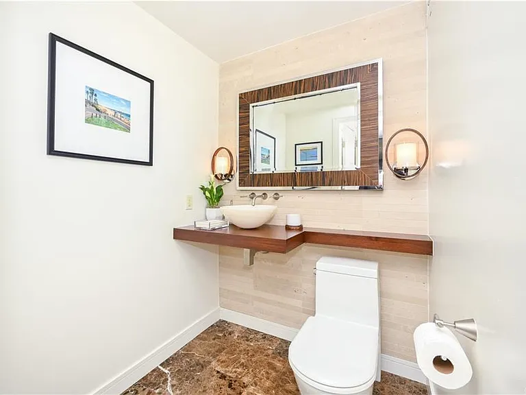24472 Overlake Dr — Photo 17