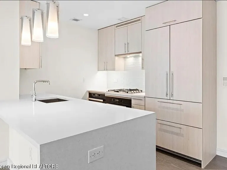 15 Morris Ave #502 — Photo 3