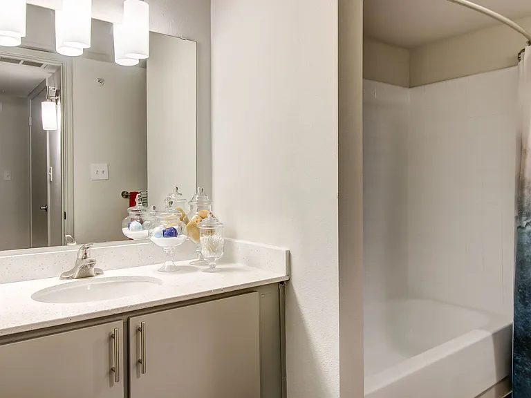 Noah Apartments — Photo 14