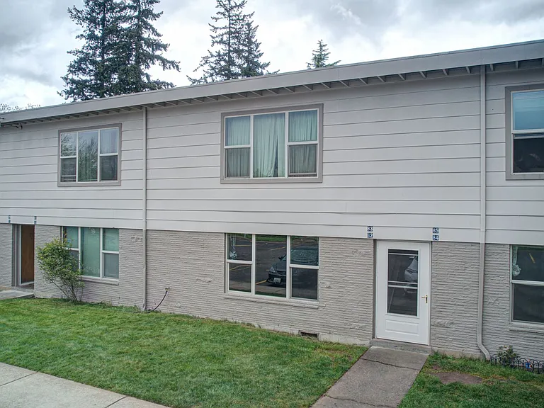 Midland Apartments — Photo 34