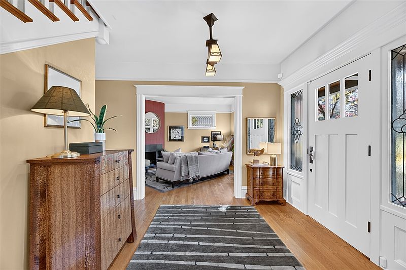 5th image of 2322 12th Avenue E