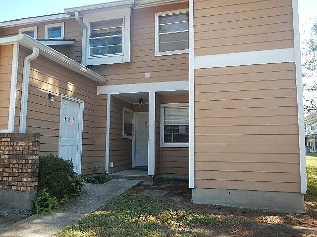 1st image of 2425 Oxford Pl APT 122