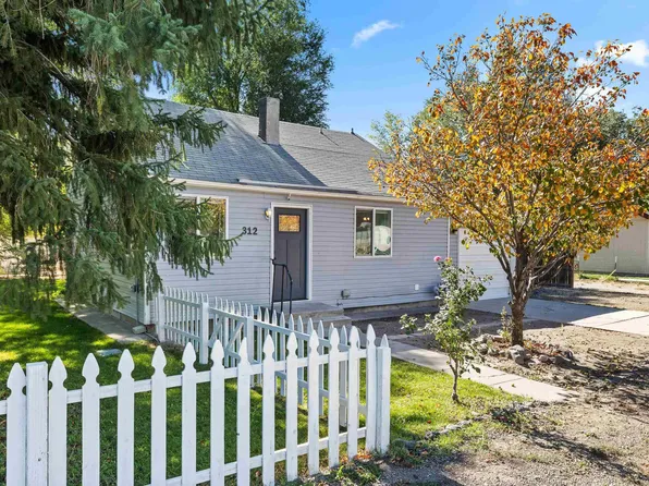 312 E 3rd St, Shoshone, ID 83352