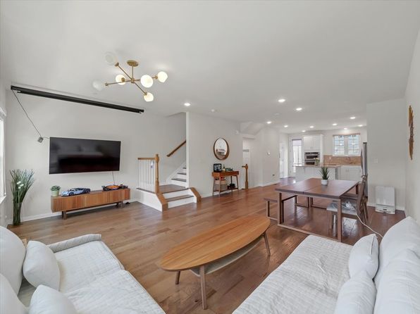 12 Litchfield Ln