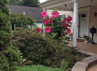 2 Stratford Dr, Freehold, NJ