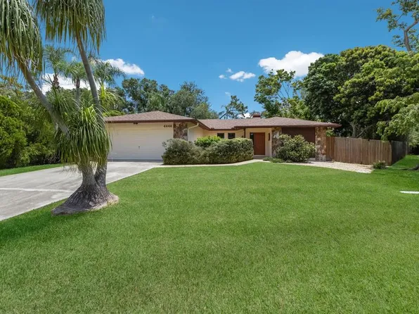 4444 Meadow Creek Cir, Sarasota, FL 34233