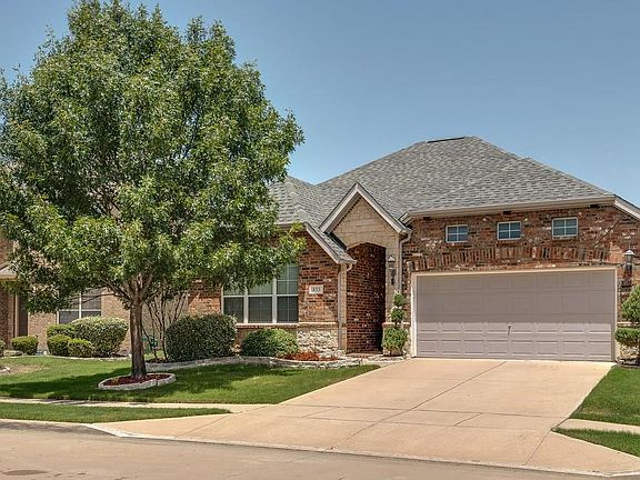 2nd image of 833 Lake Hollow Dr