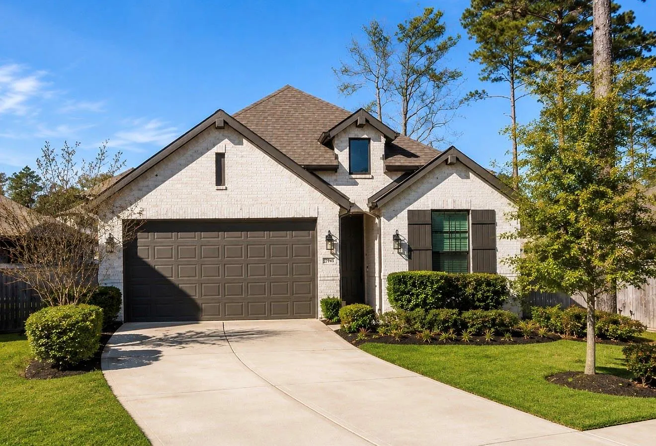 4 bed, 2.0 bath, 1988 sqft, $2,600 — Photo 1
