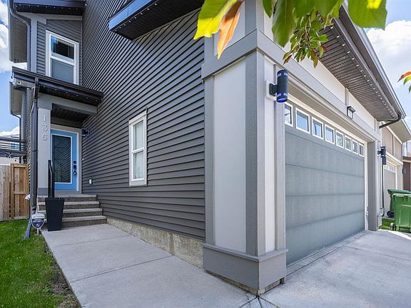 3rd image of 135 W Evansridge Cres NW