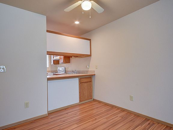 4th image of 1651 NE 16th Ave APT 207