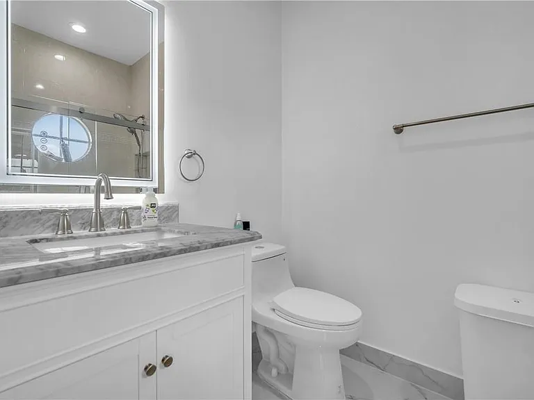 4707 SW 195th Ter — Photo 45