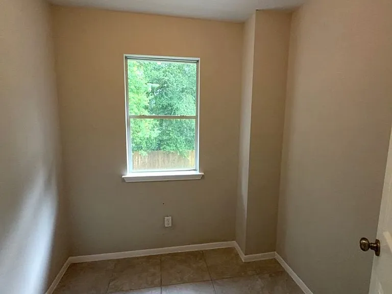 2106 Lexington Woods Dr — Photo 22